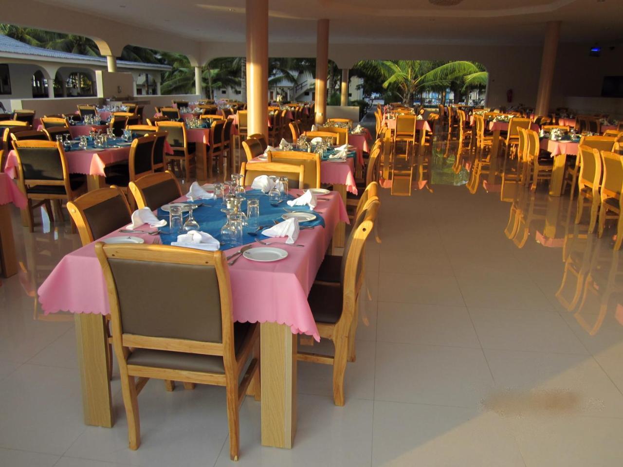 Oceanic Bay Hotel & Resort Багамойо Екстериор снимка
